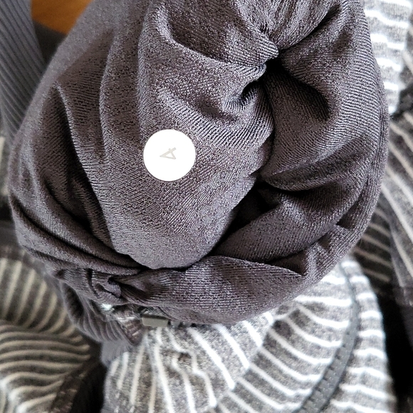 Lululemon Hooded Jacket Size 4 - Picture 9 of 9